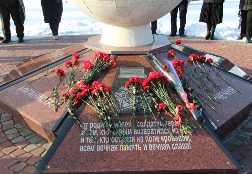 Церемония возложения цветов.